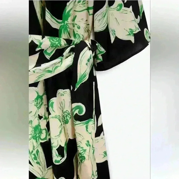 NWOT ZARA Women’s V neck cut Dress Attached belt Loose sleeves - Picture 2 of 6